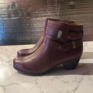 NATURALIZER KARMIC BURGUNDY LEATHER ZIP UP BOOTS SIZE 8W